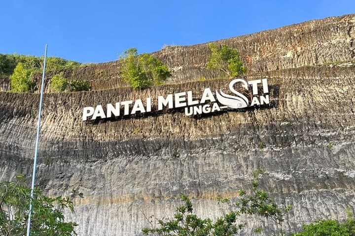 Private Beach Tour with Jimbaran Seafood — photo 1 of 11
