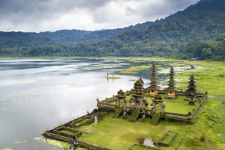 Full-Day Twin Lake Jungle Trekking and Canoeing Tour in Bali