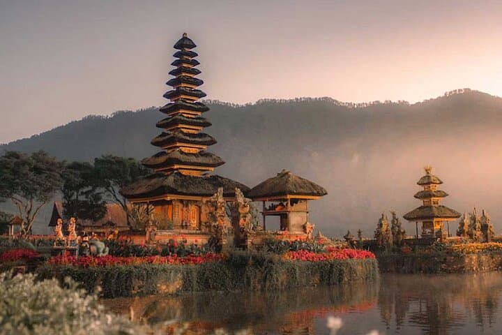 Bali Temple Tour : Taman Ayun – Ulun Danu – Sunset at Tanah Lot — photo 1 of 6