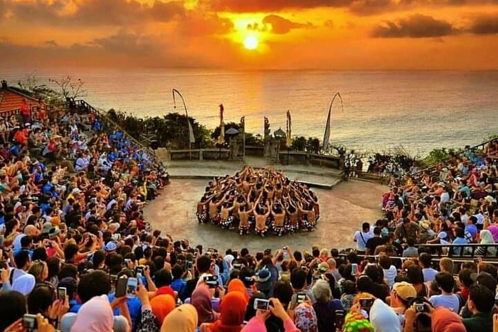 Bali's Best Sunset: Uluwatu Kecak Dance & Dinner Jimbaran Beach — photo 1 of 6