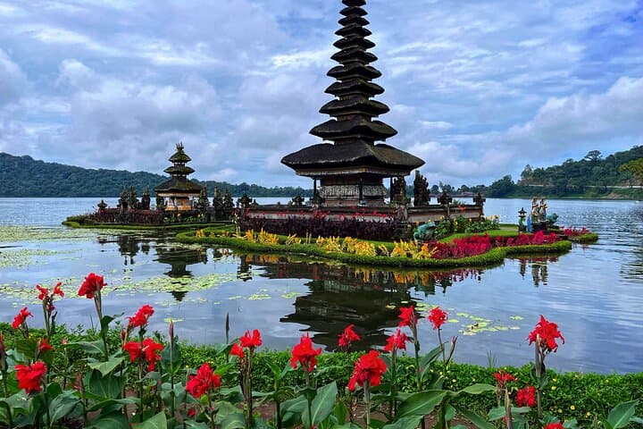 Bali Full-Day Tour: Ulun Danu, Rice Terraces & Tanah Lot Sunset — photo 1 of 6
