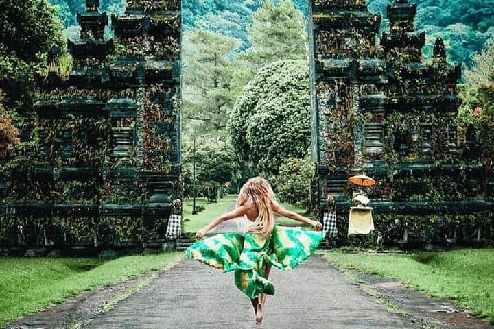 Ulun Danu Temple, Handara Gate, Wanagiri And Banyu Mala Waterfall — photo 1 of 25