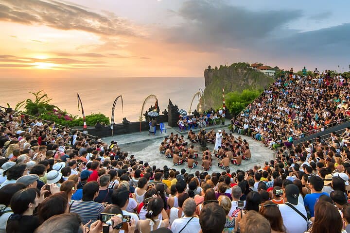 Amazing Tanah Lot and Uluwatu Temple Tour — photo 1 of 12