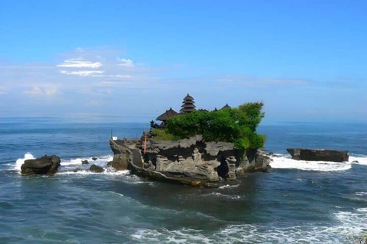 Tanah Lot and Uluwatu Temple Tour - Bali Full Day Sightseeing Tours — photo 1 of 12