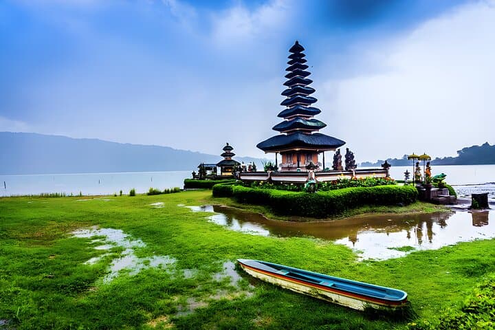 Private Full-Day Tour: Ulun Danu Beratan Temple, Jatiluwih and Tanah Lot Temple — photo 1 of 11