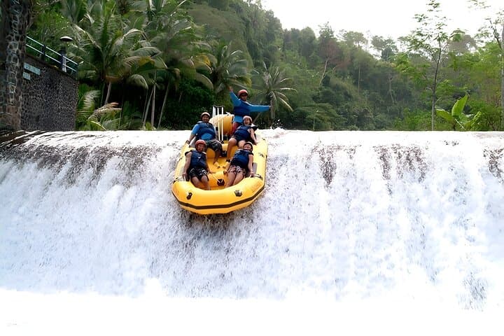 Telaga Waja White Water Rafting and Besakih Temple Tour — photo 1 of 10