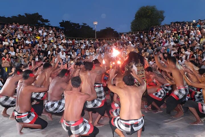 Uluwatu Sunset,Kecak Dance and Diner Seafood In Jimbaran — photo 1 of 9