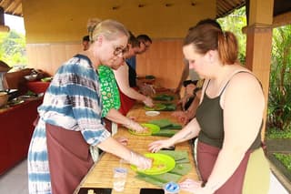 Balinese afternoon cooking class with local rice filed visit