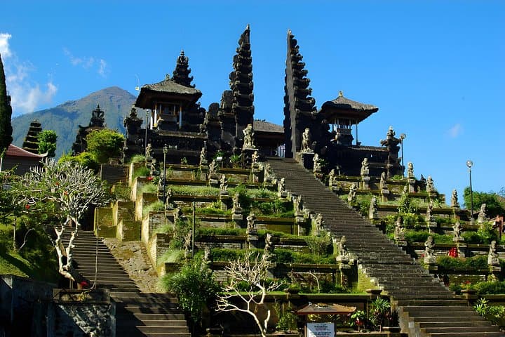 Besakih Temple Tour,Kehen Temple,Tirta Empul,Goa Gajah Temple — photo 1 of 9