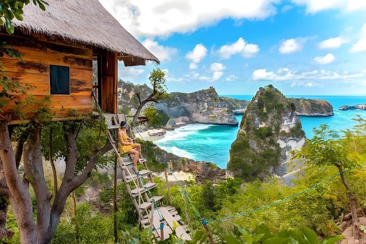 Nusa Penida 2-Day 1-Night Tour Package: All-Inclusive West & East — photo 1 of 12