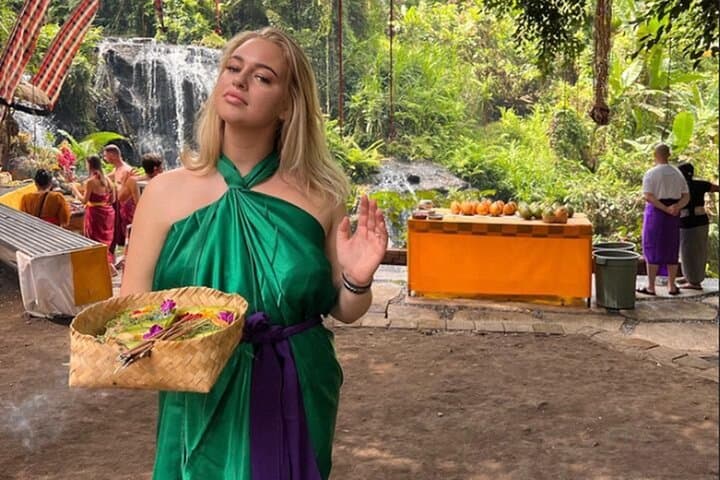 Bali Taman Beji Griya Waterfall Purification Ceremony — photo 1 of 9