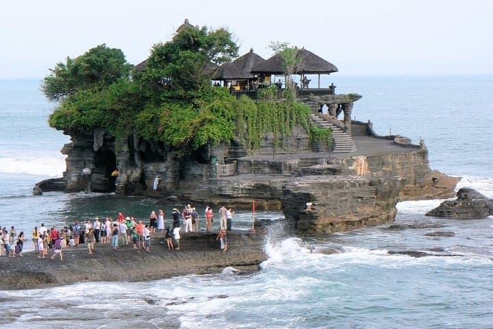 Bedugul Ulun Danu Beratan Temple, Jatiluwih and Tanah Lot Temple — photo 1 of 20