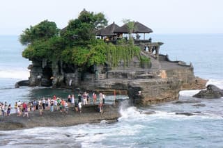 Bedugul Ulun Danu Beratan Temple, Jatiluwih and Tanah Lot Temple