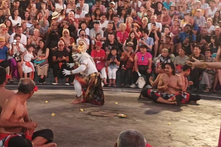 Spectacular Kecak Dance Uluwatu and Jimbaran Beach — photo 1 of 11