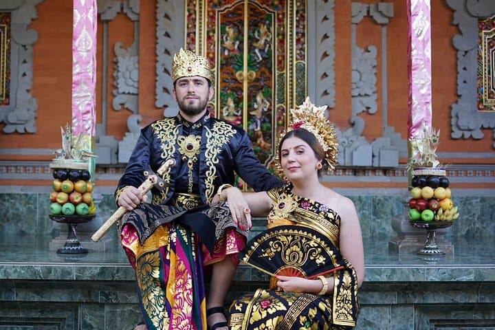 Bali Traditional Costume Photoshoot Experiences in Ubud — photo 1 of 8
