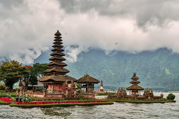 North Bali Scenic Tour: Banyumala, Wanagiri, Handara, & Ulun Danu — photo 1 of 9