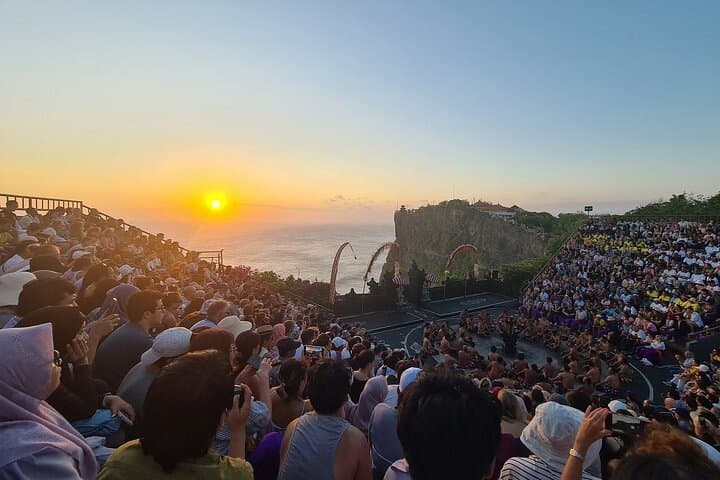 Jimbaran Beach and Sunset Temple with Kecak Dance in Uluwatu — photo 1 of 7