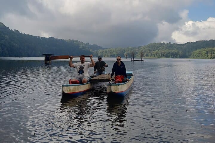 Bali Munduk Twin Lake Trekking, Ulun Danu Beratan and Waterfall — photo 1 of 25
