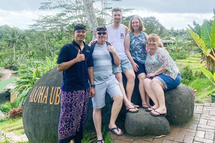 Hire Private Car with Experts Balinese Driver — photo 1 of 10