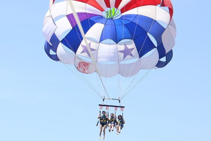 Morning Adventure Parasailing Watersport in Nusa Dua — photo 1 of 6