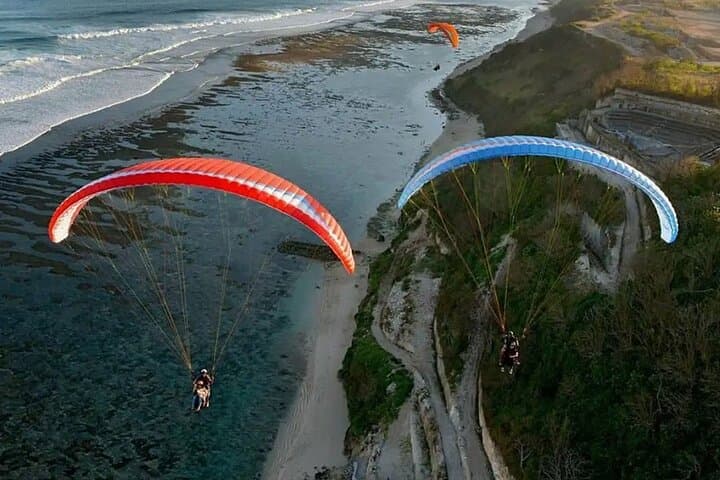 Experience Paragliding in Bali with Professional Instructor — photo 1 of 5