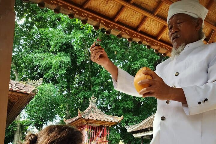 Bali Spiritual Shamanic-Palm Reading, Temple Healing Tour — photo 1 of 16