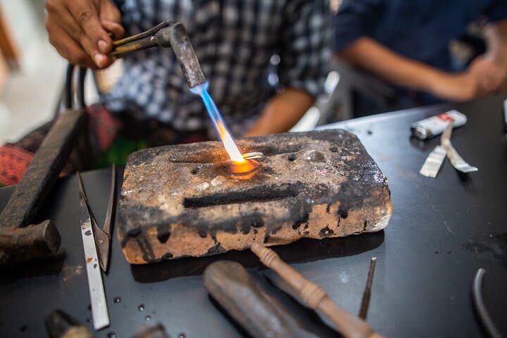 Authentic Silver Jewelry Workshop in Ubud — photo 1 of 6