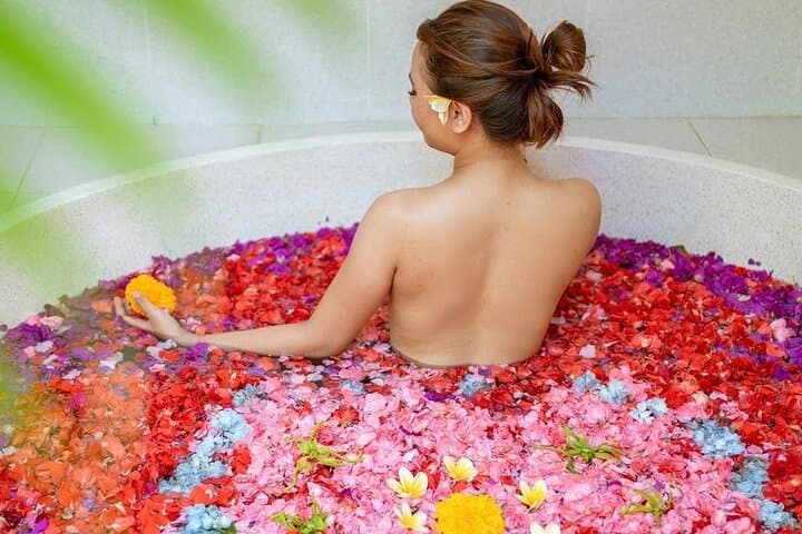 Bali Kuta Luxury Spa Massage Scrub Flowerbath 2 Hour treatment — photo 1 of 15