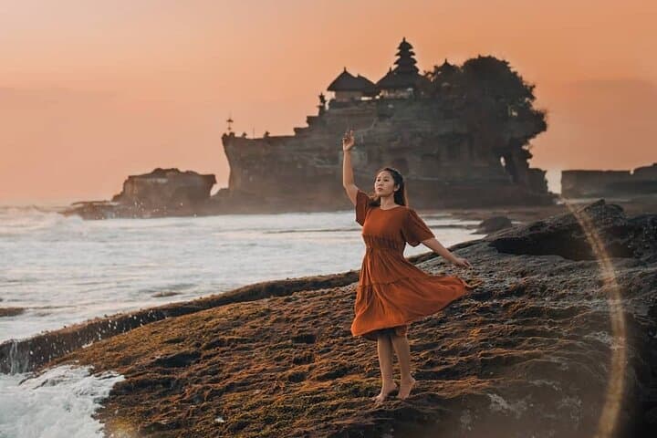 Ulundanu Bratan Temple, Scenic Waterfall & Tanah Lot Sunset Tour — photo 1 of 13