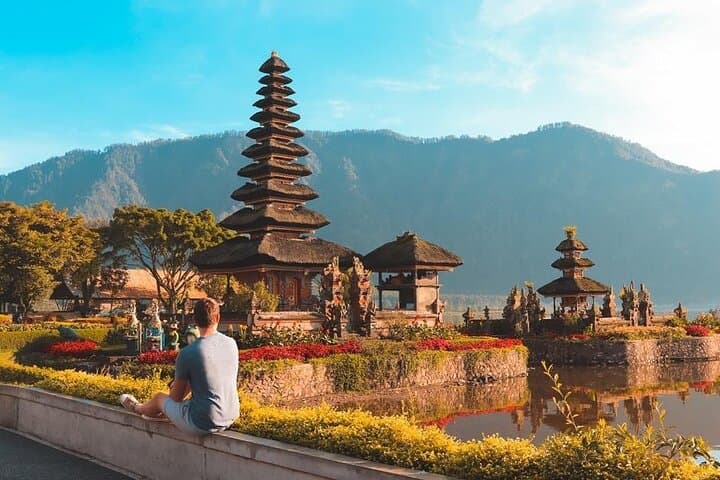 Ubud Monkey Forest, Waterfall & Ulundanu Bratan Temple Tour — photo 1 of 10