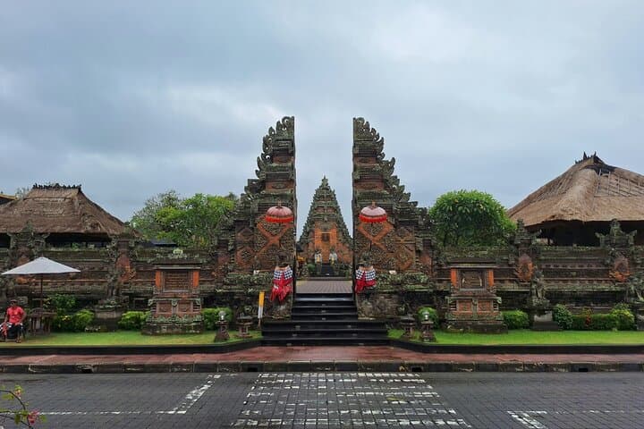 Bali Sightseeing Car Hire with English-speaking Guide and Driver — photo 1 of 11