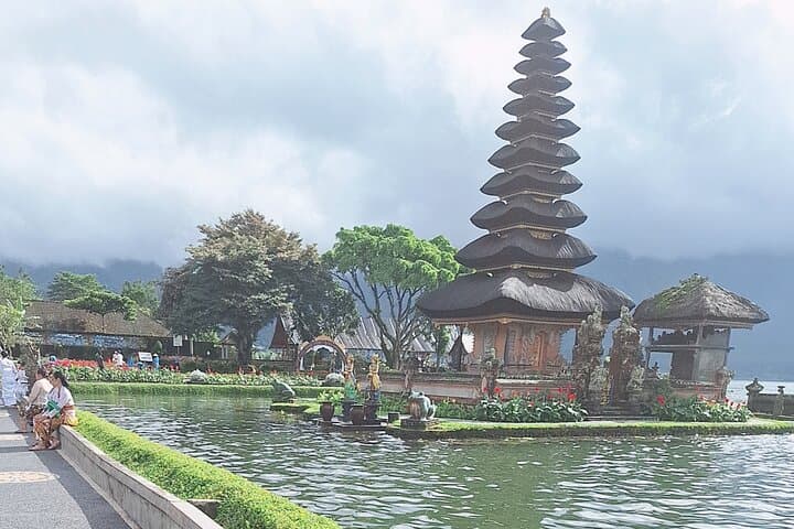 Bali's Hidden North & Iconic West: Munduk, Lovina & Tanah Lot — photo 1 of 6