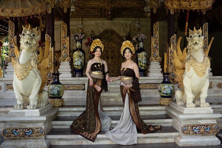 Bali Royal Photoshot with Traditional Balinese dress — photo 1 of 46