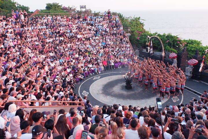 Uluwatu Kecak and Jimbaran Bay — photo 1 of 7