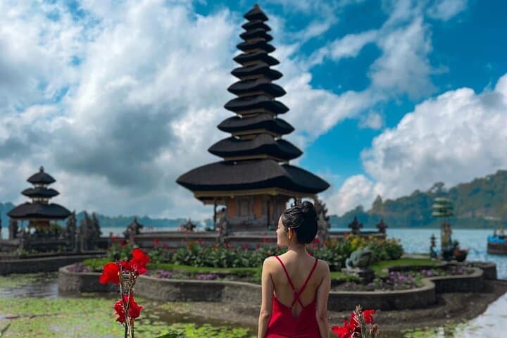 Ulun Danu Beratan Temple to Jatiluwih Rice Terraces in Bali Tour — photo 1 of 9