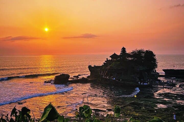 Ulundanu Bratan Temple, Rice Terrace and Tanah Lot Sunset Tour — photo 1 of 8