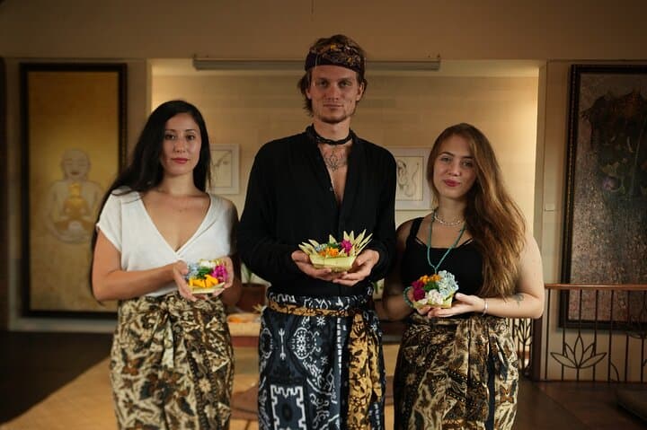 Canang Sari Making Experience in Ubud — photo 1 of 8