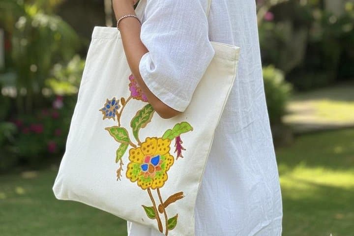 Bali Batik Workshop: Relaxing Art Therapy & Tote Bag Painting — photo 1 of 11