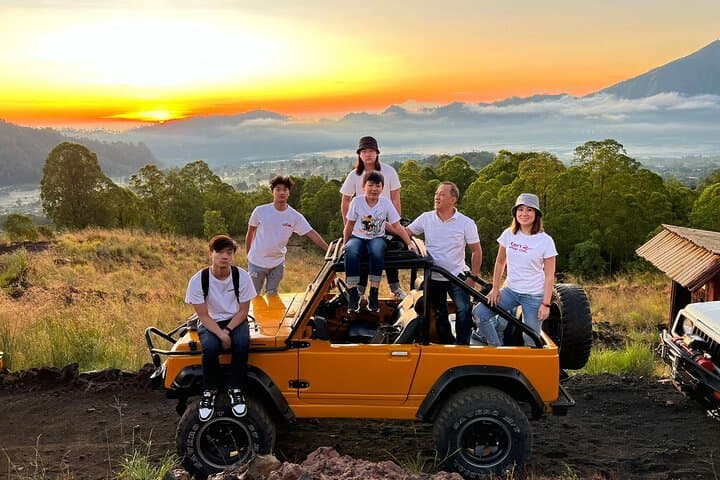 Jeep Sunrise Only with Driver Photography assist — photo 1 of 10