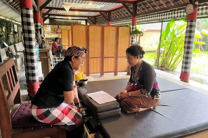 Bali Spiritual Purification at Holy Water Temples — photo 1 of 3