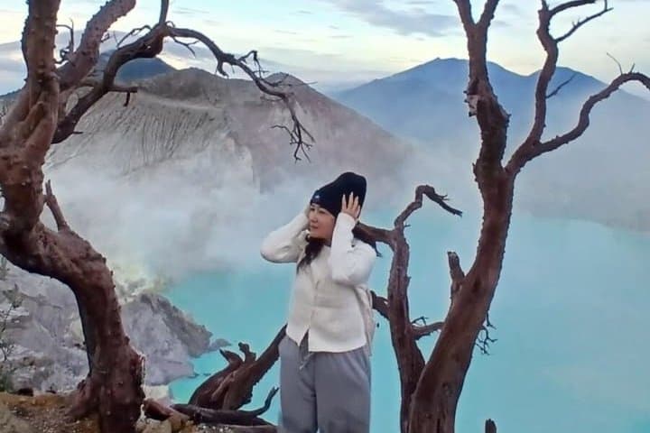 Mount Ijen Blue Fire Midnight Trek and Sunrise Experience — photo 1 of 5