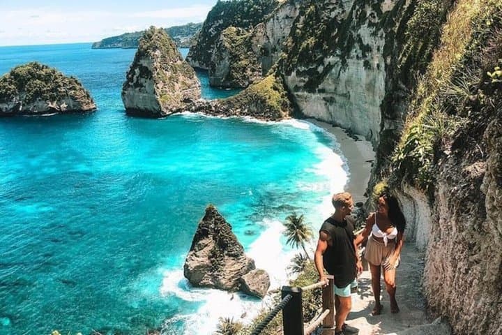 Nusa Penida Day Tour Kelingking Beach Lunch and Transfers — photo 1 of 15
