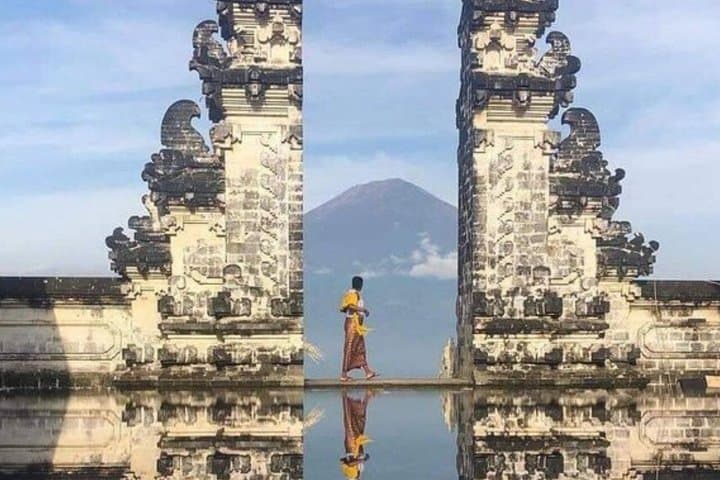 Bali Scenic Tour in Heaven Gate and Secret Waterfall Escape — photo 1 of 16