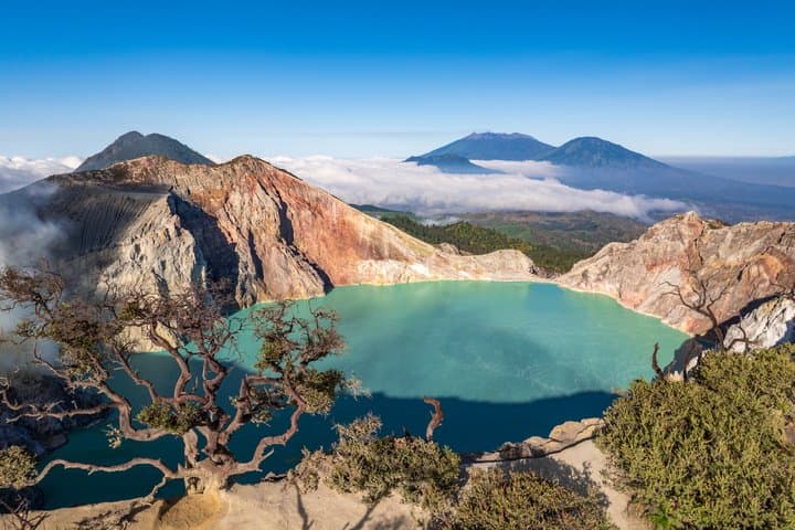 Ijen Volcano Private Tour from Bali Blue Fire and Acid Lake — photo 1 of 12