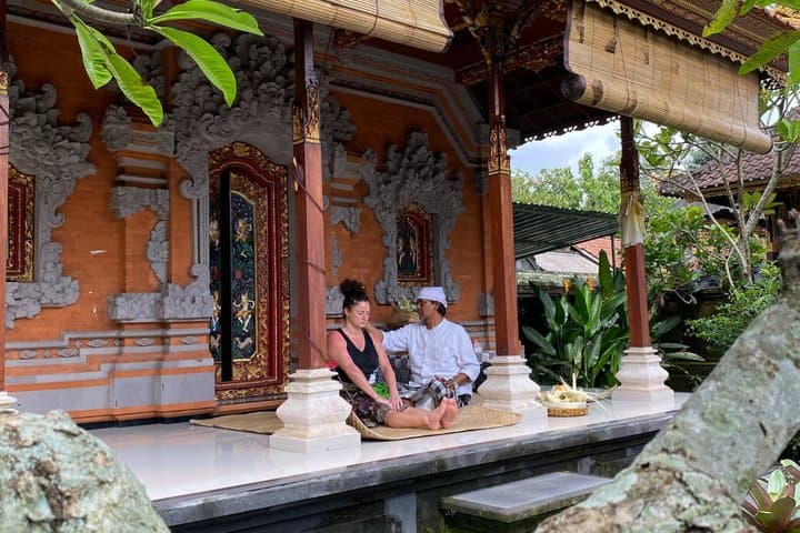 Ubud: Palm Reading and Trauma Healing Therapy — photo 1 of 14