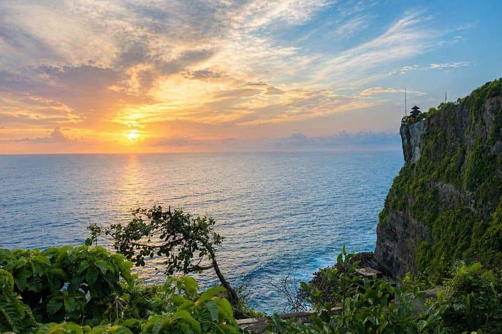 Bali: Tour Uluwatu Temple, GWK, Melasti Beach & Kecak Fire Dance — photo 1 of 9
