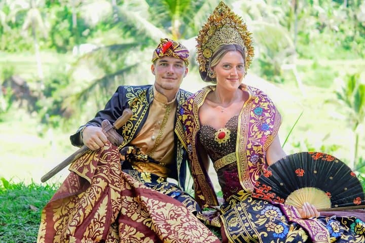 Balinese Traditional Wedding Photography Experience in Ubud — photo 1 of 17