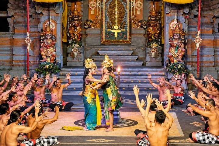 Ubud Kecak Fire Dance Show in Temple Theatre — photo 1 of 10