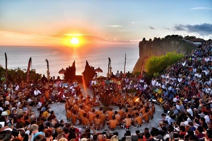 Private ULUWATU Sunset Highlight And Dinner All Inclusive — photo 1 of 12