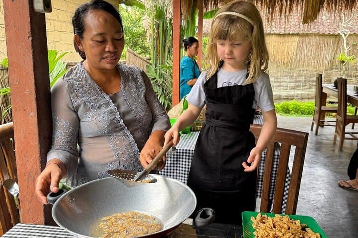PRIVATE Ubud Market Tour & Balinese Home Cooking Class with Putu — photo 1 of 18